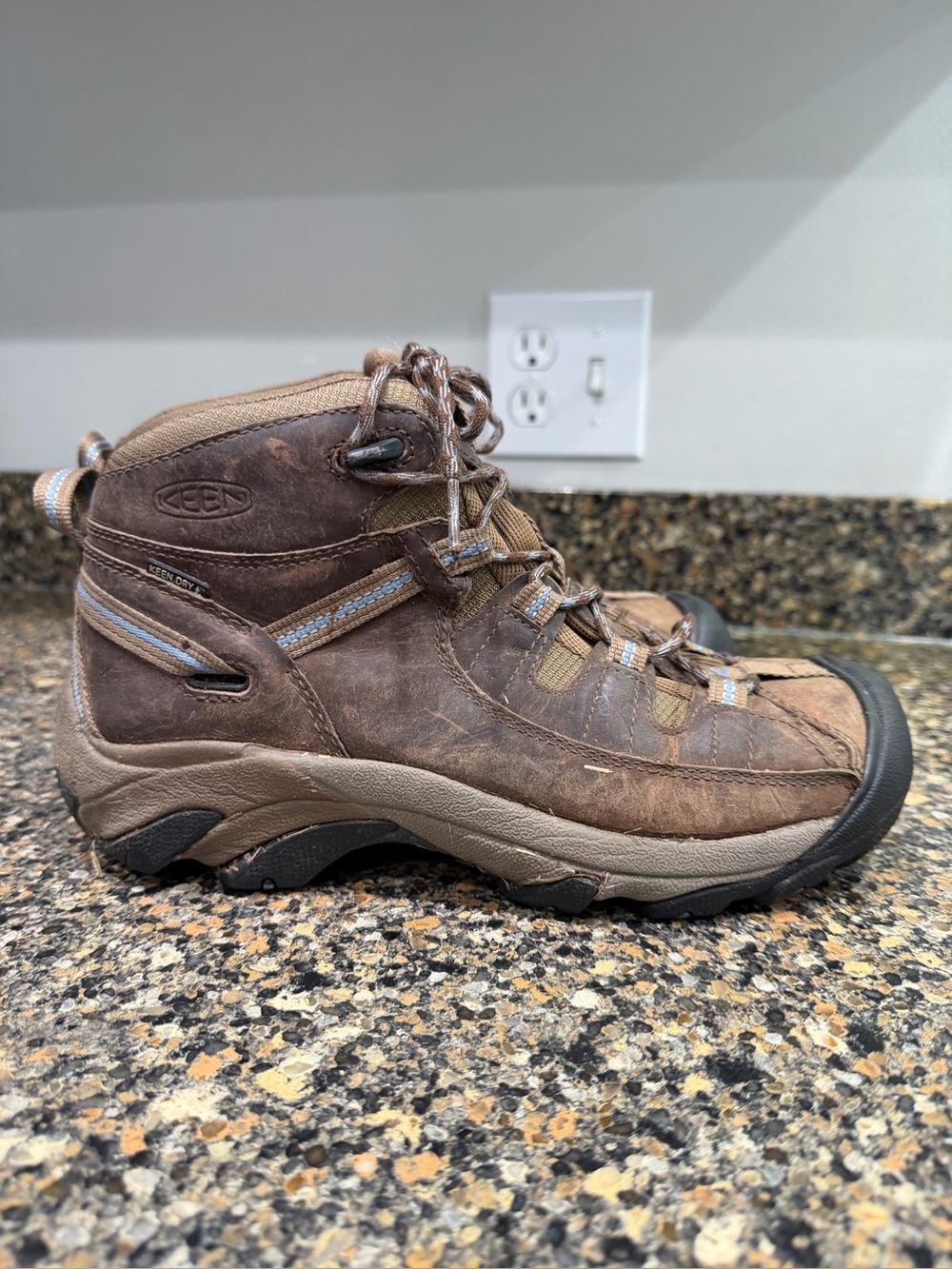 Keen Brown ladies 9 Lace-Up Waterproof Hiking Boot